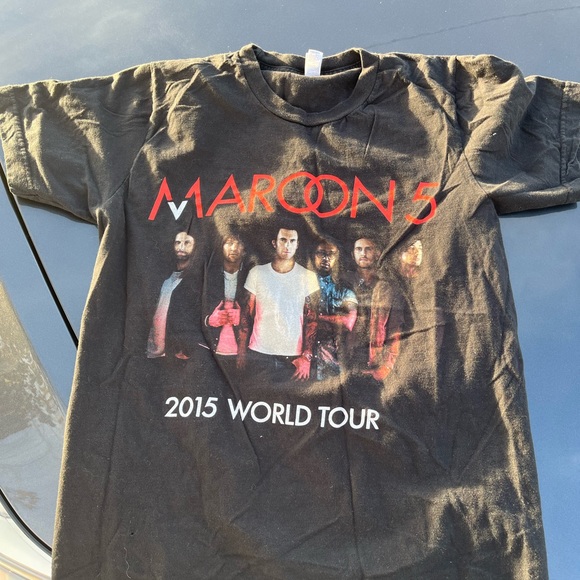 7 Tees, 1 hoodies bundle - Picture 5 of 10